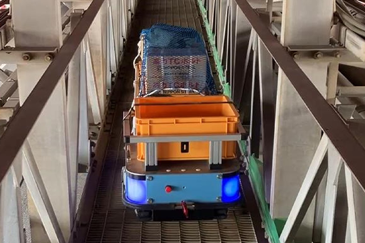 検査路上を走るEGmobile