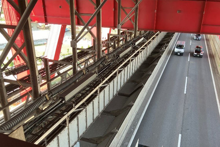 検査路上を走るEGmobile